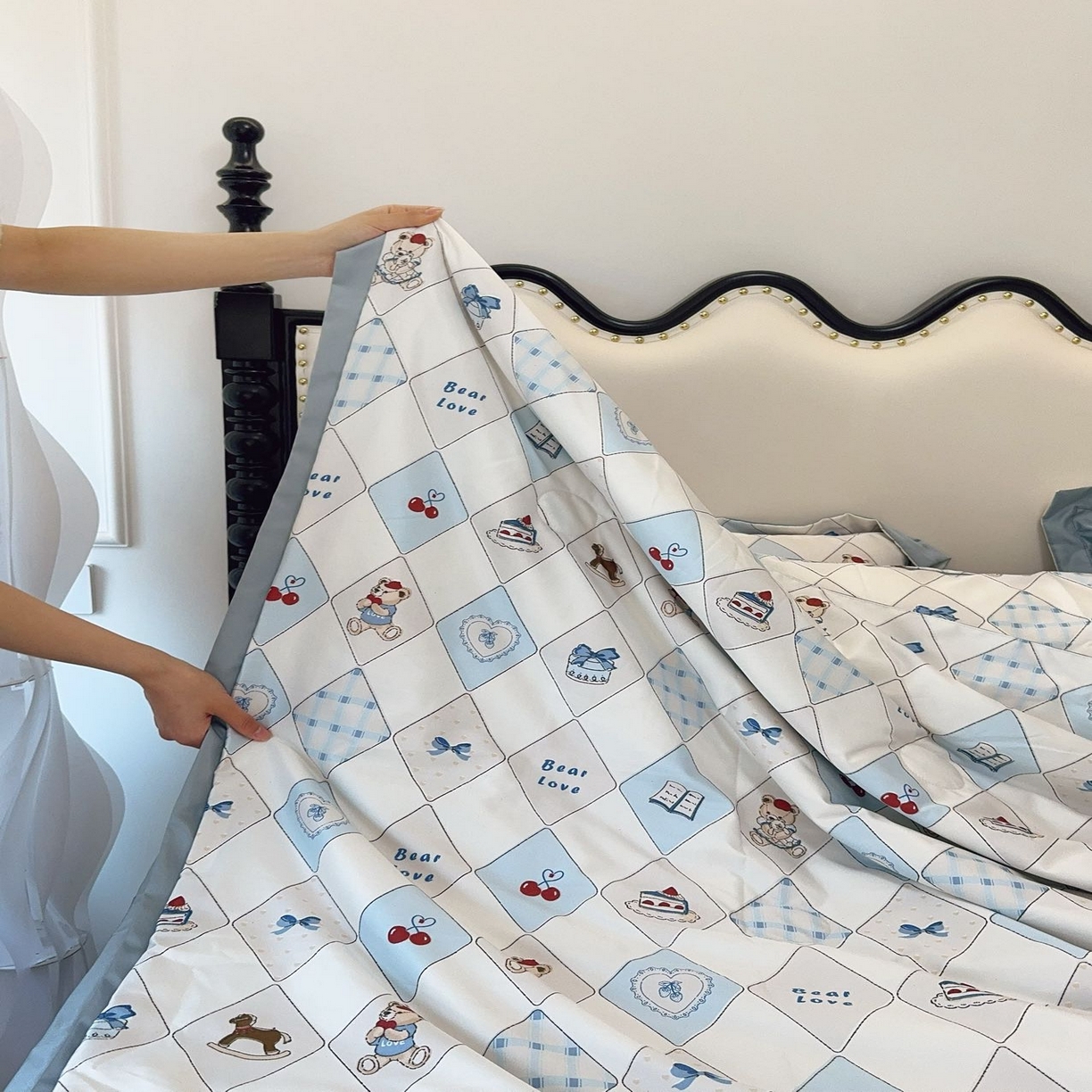 91家纺网 家纺一手货源 找家纺 兜米家居 2025新款水洗天丝夏被四件套 菱格小熊