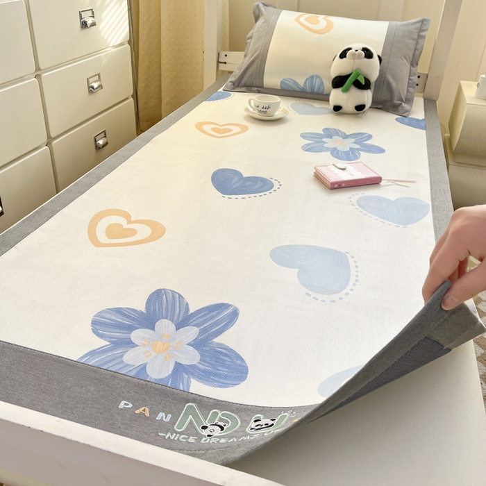 91家纺网 家纺一手货源 找家纺 2025新款印花冰藤凉席-学生款 小兰花