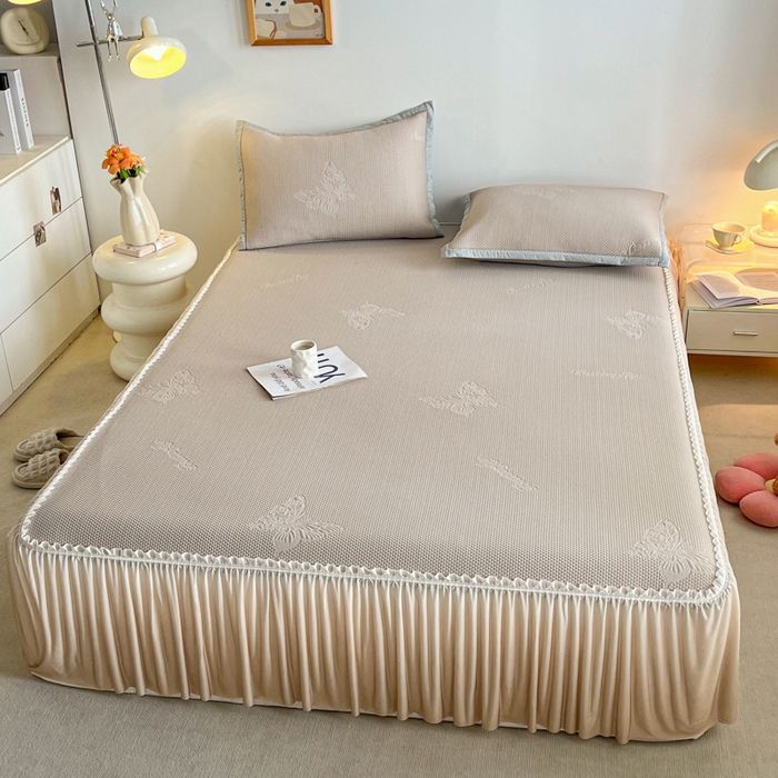 91家纺网 家纺一手货源 找家纺 安哆啦家纺 2025新款凉感冰豆豆花边凉席三件套系列 豆豆床裙-香槟金