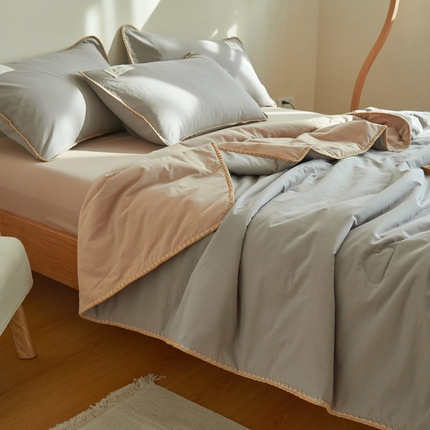 寐绸家纺 2025新款纯棉水洗棉极简风贝克边大豆纤维夏被四件套 浅灰+杏色