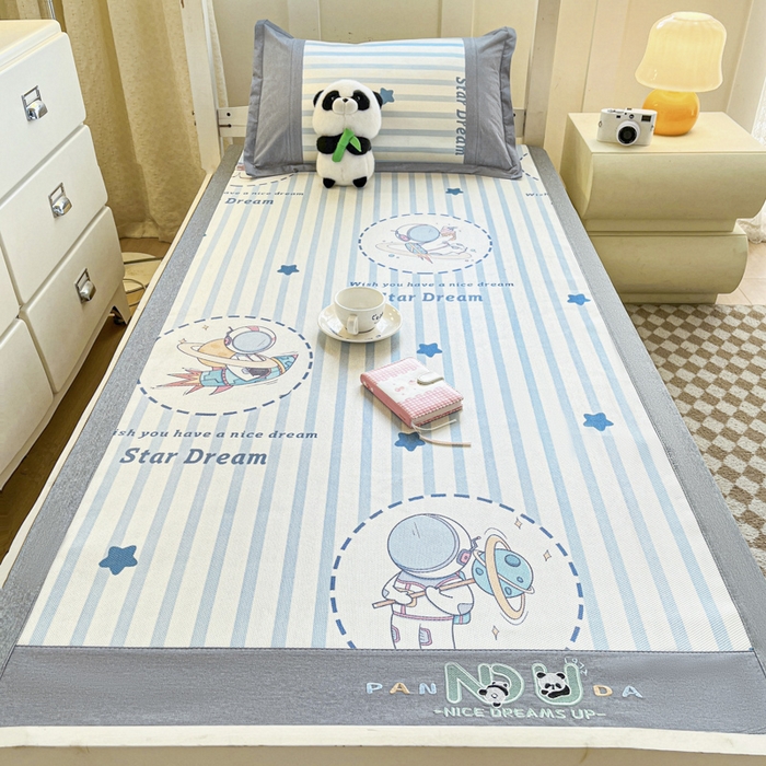 91家纺网 家纺一手货源 找家纺 2025新款印花冰藤凉席-学生款 太空人