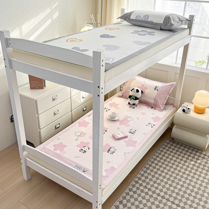 91家纺网 家纺一手货源 找家纺 2025新款印花冰藤凉席-学生款 粉熊猫