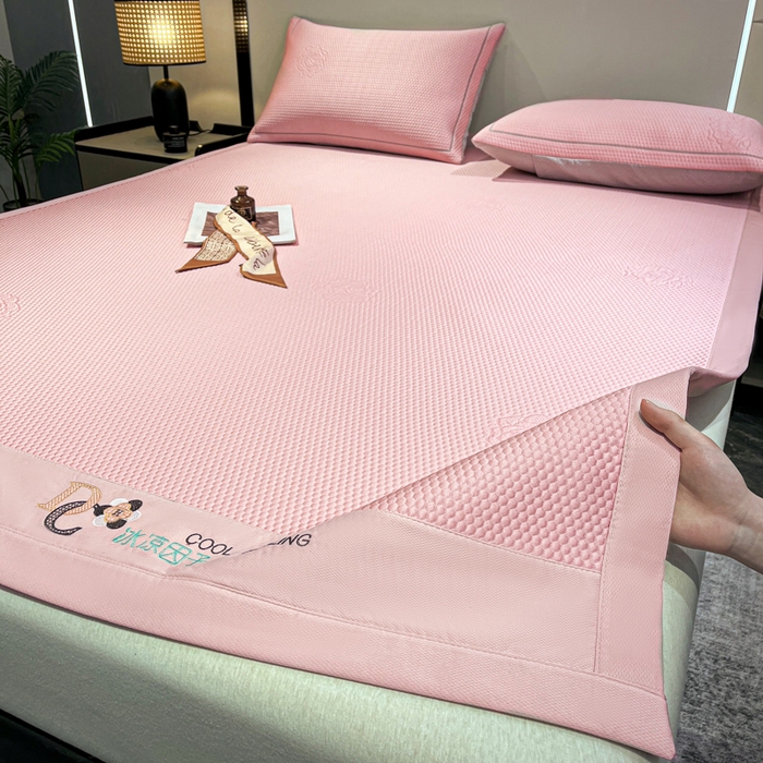 91家纺网 家纺一手货源 找家纺 阿亮家居 2025新款刺绣款凉豆豆凉席 凉豆豆-玫瑰粉色