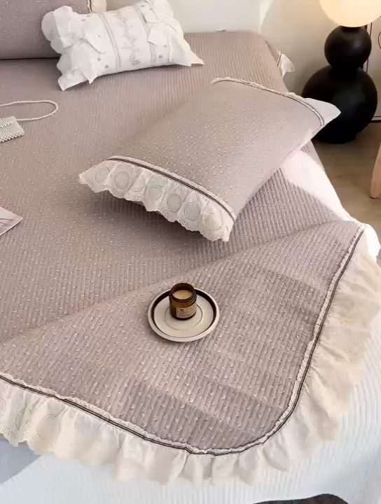 91家纺网 家纺一手货源 找家纺 沐纯家居 2025新款法式小碎花床盖四件套 烟紫