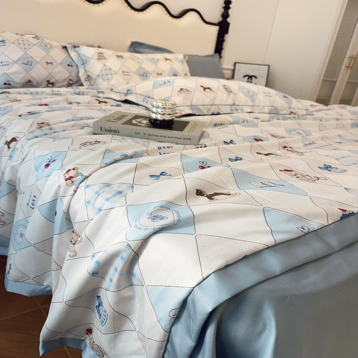 91家纺网 家纺一手货源 找家纺 兜米家居 2025新款水洗天丝夏被四件套 菱格小熊