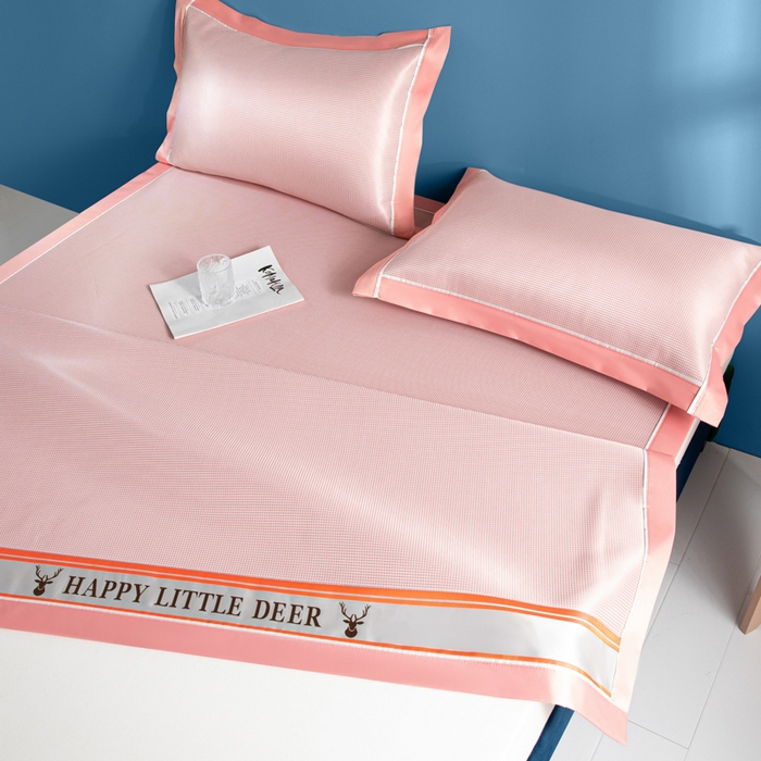 91家纺网 家纺一手货源 找家纺 阿亮家居 2025新款A类母婴级1800D碳光小鹿冰丝席凉席 山茶粉