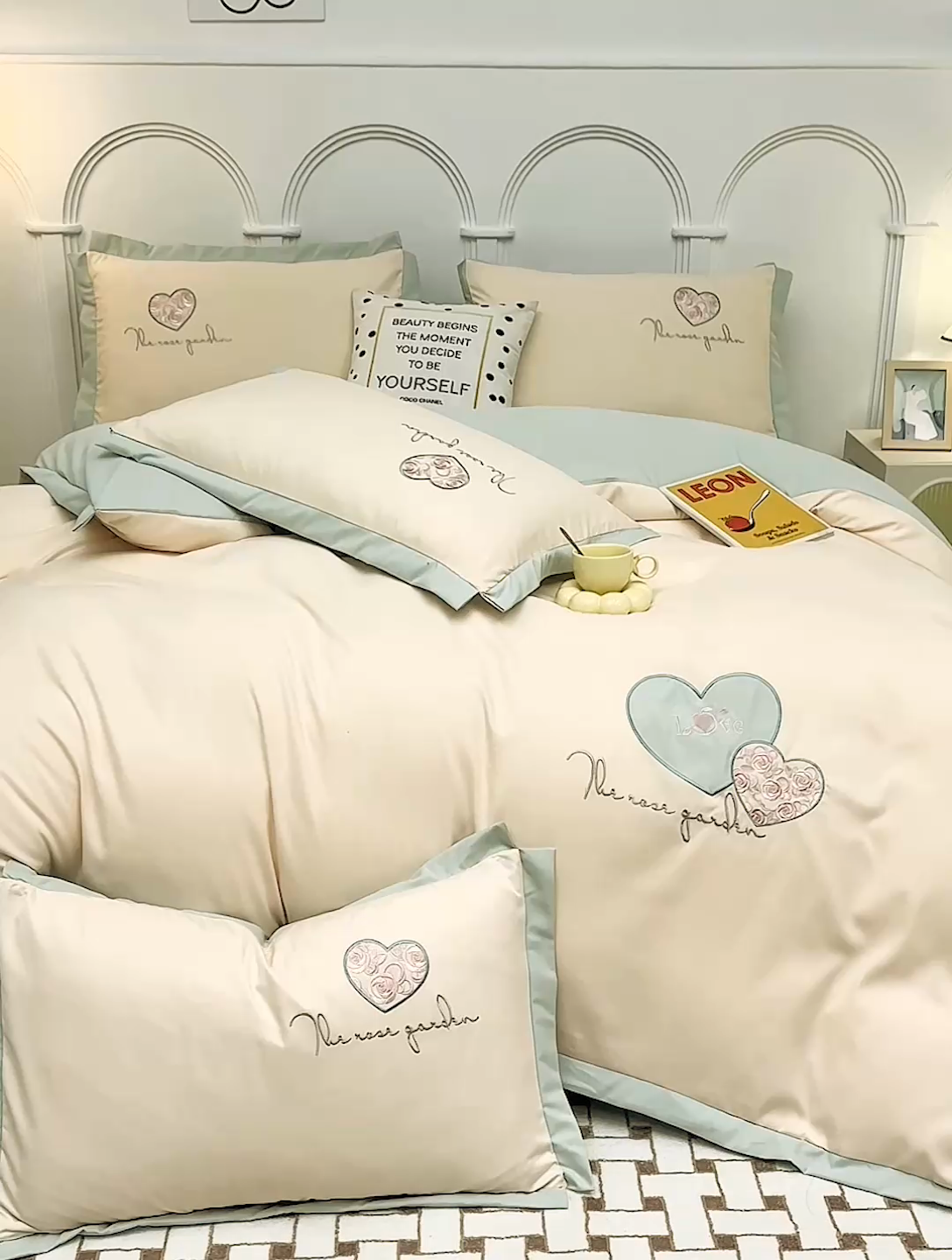 91家纺网 家纺一手货源 找家纺 卡迪亚家纺 2025新款加厚柔肤棉贴布绣宽边双拼刺绣四件套-满心花园 满心花园-爱尔兰