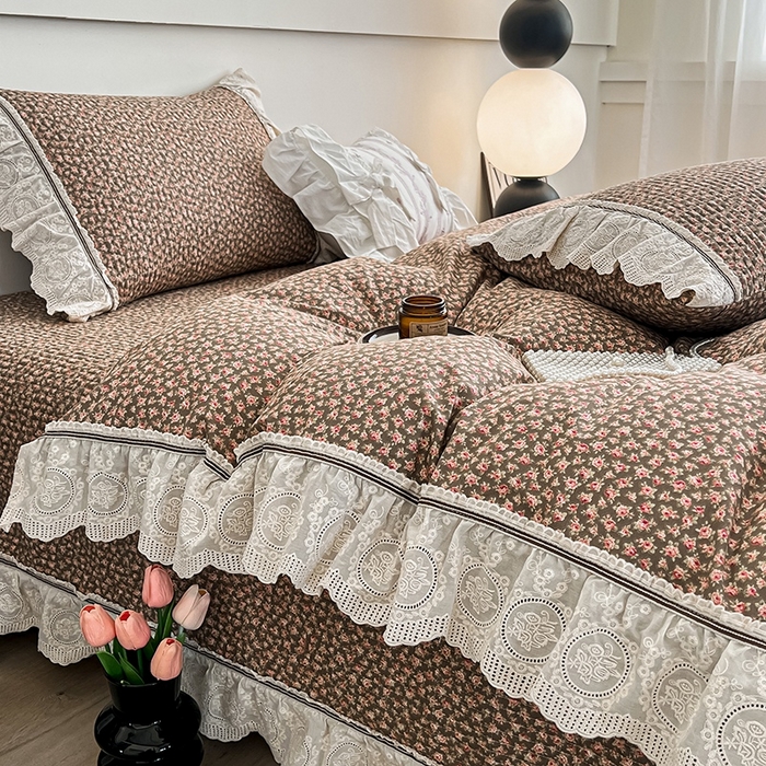 91家纺网 家纺一手货源 找家纺 沐纯家居 2025新款法式小碎花床盖四件套 玫咖