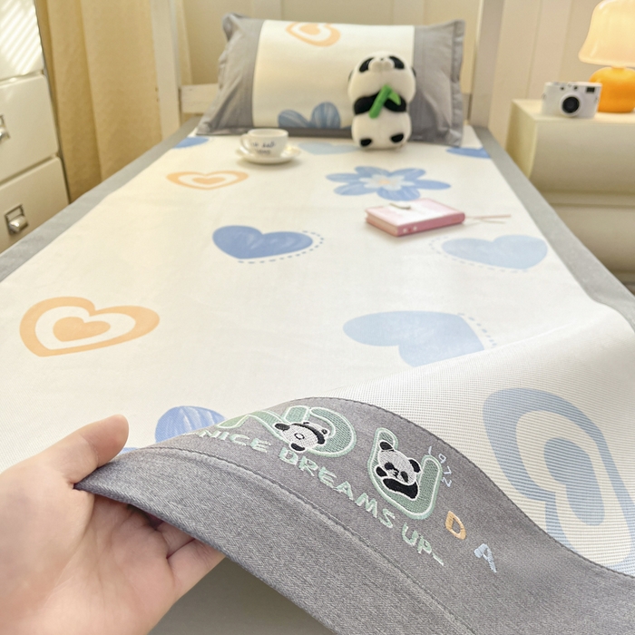 91家纺网 家纺一手货源 找家纺 2025新款印花冰藤凉席-学生款 小兰花