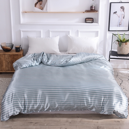91家纺网 家纺一手货源 找家纺 经年 2025新款条纹丝绸冰丝四件套-单被套 浅绿中条