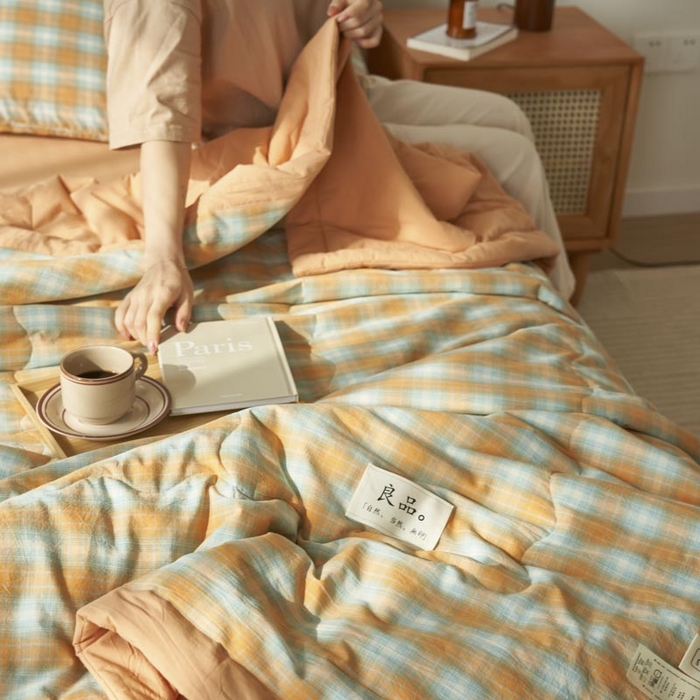 91家纺网 家纺一手货源 找家纺 寐绸家纺 2025新款纯棉水洗棉无印风新疆棉花夏被四件套 蜜橘格