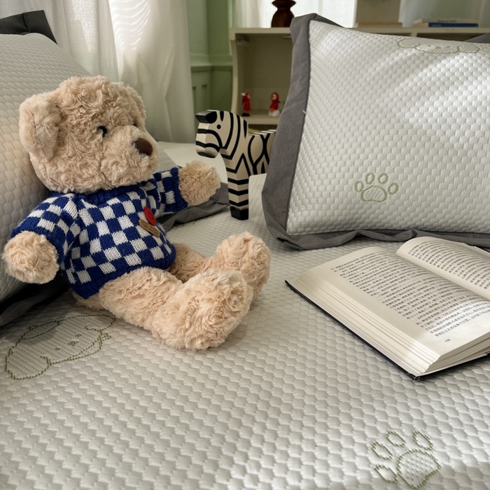 91家纺网 家纺一手货源 找家纺 孩子王家纺 2025新款冰丝席提花冰豆豆系列床单床笠 小狗心事