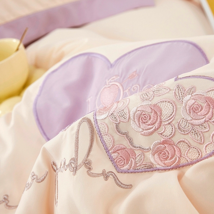 91家纺网 家纺一手货源 找家纺 （总）卡迪亚家纺 2025新款加厚柔肤棉贴布绣宽边双拼刺绣四件套-满心花园