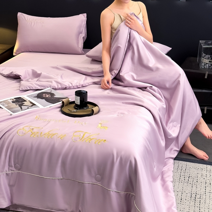 91家纺网 家纺一手货源 找家纺 卡罗兰 2025新款水洗天丝夏凉被空调被水洗真丝夏被四件套-森旅迷鹿 森旅迷鹿-香芋紫