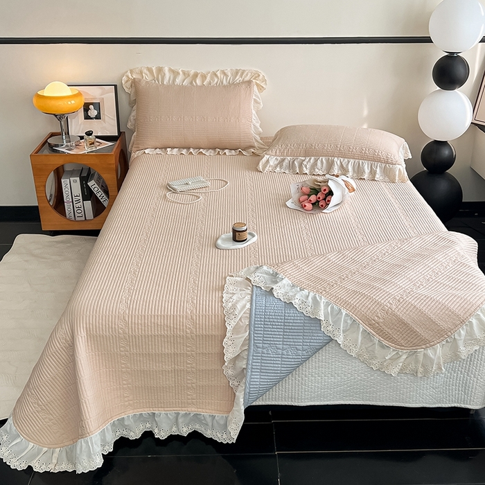 91家纺网 家纺一手货源 找家纺 沐纯家居 2025新款棉小乐花边床盖三件套 奶咖