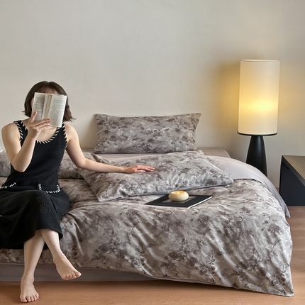 91家纺网 家纺一手货源 找家纺 （总）简家居2025新款60支色织空气感大提花四件套-花未眠