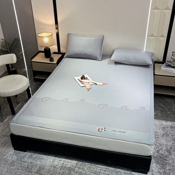 91家纺网 家纺一手货源 找家纺 阿亮家居 2025新款刺绣款凉豆豆凉席 凉豆豆-爱心灰色