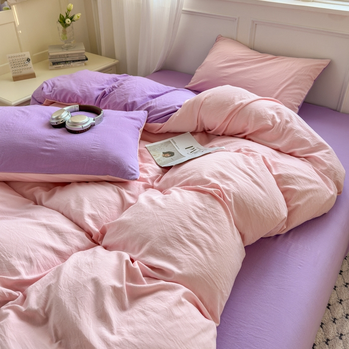 91家纺网 家纺一手货源 找家纺 冕悠家纺 2025新款A类105克超柔褶皱水洗棉拼色四件套 樱花粉+丁香紫