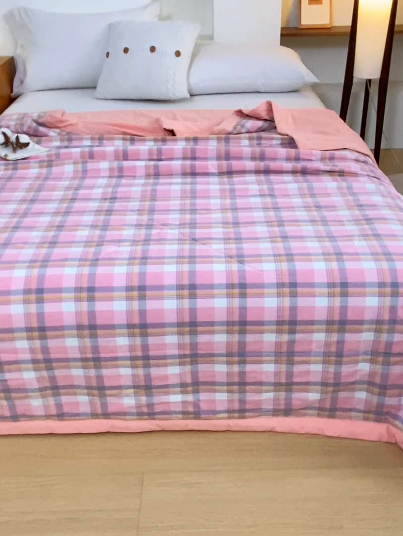 91家纺网 家纺一手货源 找家纺 牛牛家纺 2025新款色织水洗棉花被 简兮-粉