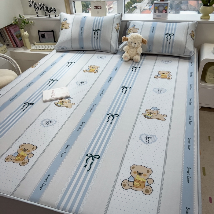 91家纺网 家纺一手货源 找家纺 丝羽坊 2025新款小版印花冰丝凉席冰丝席碳光冰丝凉席-床笠款 饼干熊