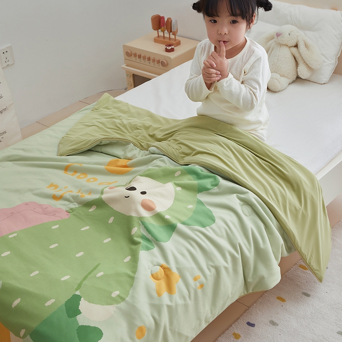 91家纺网 家纺一手货源 找家纺 荷马之梦 2025新款大版针织棉凉感丝AB版大豆儿童夏被 睡衣恐龙