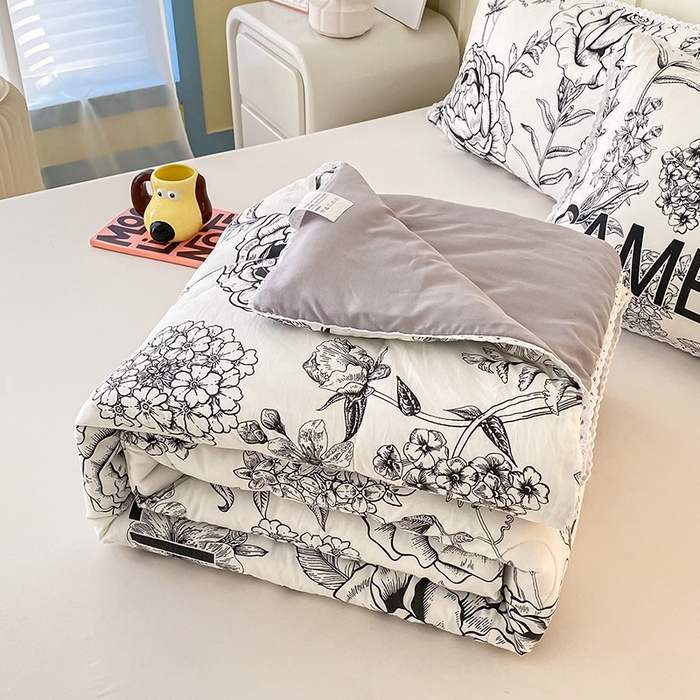 91家纺网 家纺一手货源 找家纺 佰亿莱  2025春夏新款水洗棉羽丝绒小花边夏被夏凉被空调被 初悦