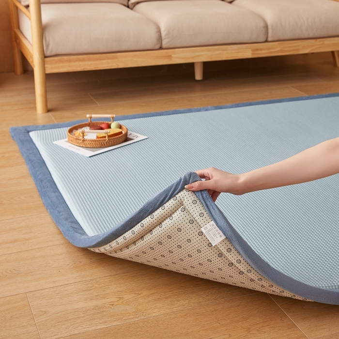 91家纺网 家纺一手货源 找家纺 2025新款包边工艺凉感冰藤地铺睡垫系列凉席地垫 华夫格蓝