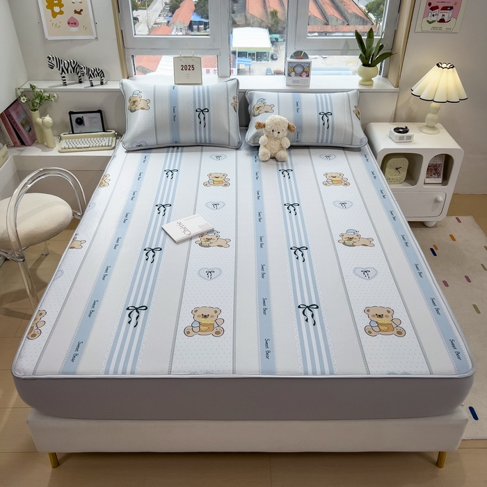 91家纺网 家纺一手货源 找家纺 丝羽坊 2025新款小版印花冰丝凉席冰丝席碳光冰丝凉席-床笠款 饼干熊