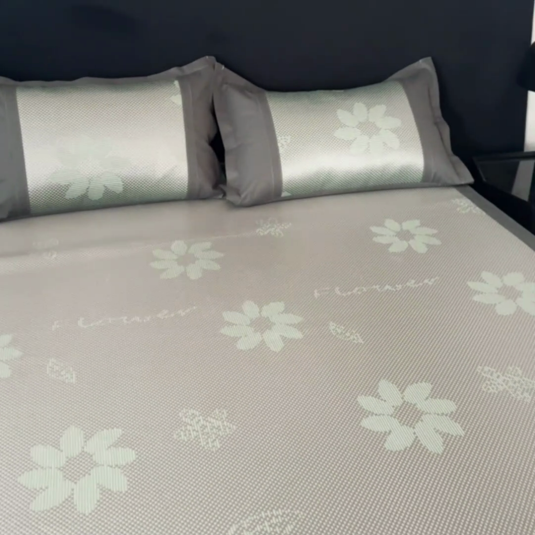 91家纺网 家纺一手货源 找家纺 卡罗兰 2025新款藤席提花凉席冰丝席床笠款-向阳花系列 向阳花-绿色