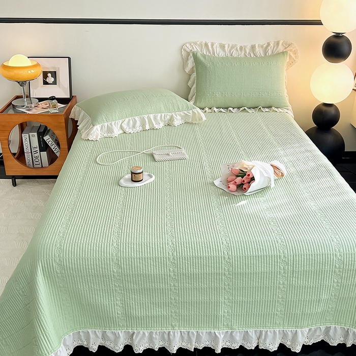 91家纺网 家纺一手货源 找家纺 沐纯家居 2025新款棉小乐花边床盖三件套 豆绿