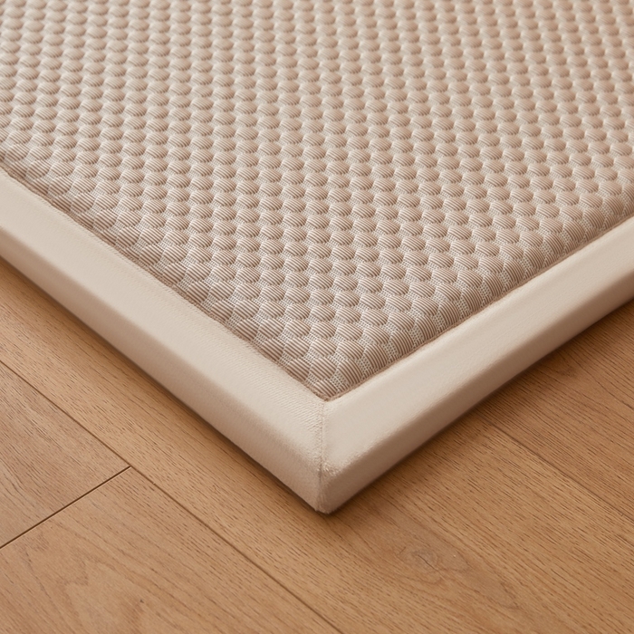 91家纺网 家纺一手货源 找家纺 2025新款包边工艺凉感冰藤地铺睡垫系列凉席地垫 凉豆豆咖