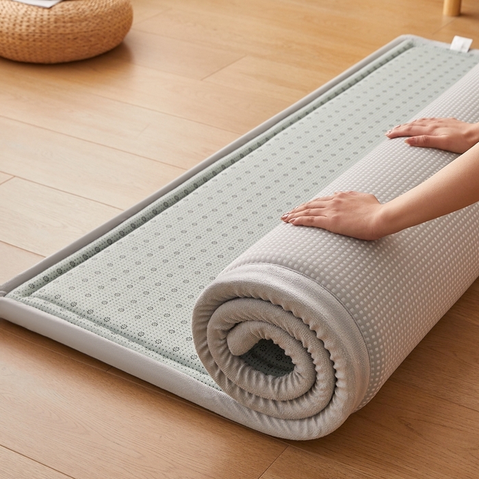 91家纺网 家纺一手货源 找家纺 2025新款包边工艺凉感冰藤地铺睡垫系列凉席地垫 华夫格灰