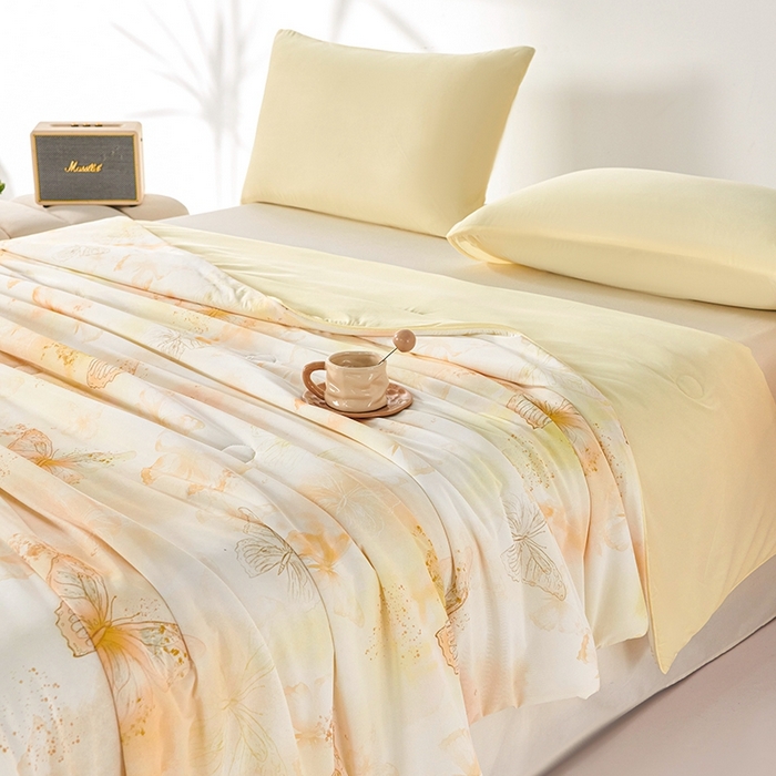 91家纺网 家纺一手货源 找家纺 缔锦家纺 2025新款凉感丝印花夏被 蝶恋-清新黄