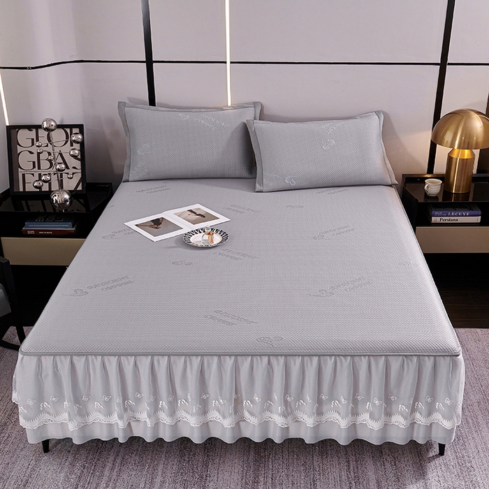 91家纺网 家纺一手货源 找家纺 梵克保罗 2025新款7A抗菌母婴级纯乙纶PE刺绣凉感丝豆豆席 床裙款 床裙款 字母爱心-灰