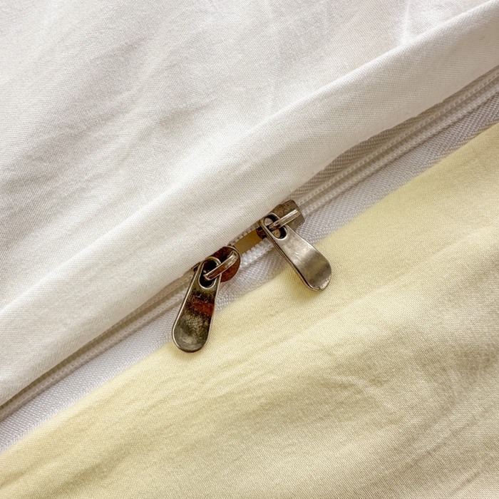 91家纺网 家纺一手货源 找家纺 冕悠家纺 2025新款A类105克超柔褶皱水洗棉拼色四件套 奶昔白+芝士黄