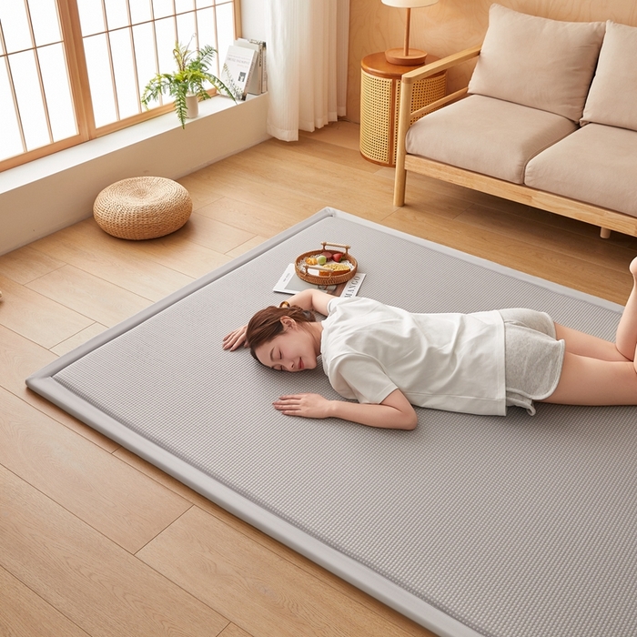 91家纺网 家纺一手货源 找家纺 2025新款包边工艺凉感冰藤地铺睡垫系列凉席地垫 华夫格灰