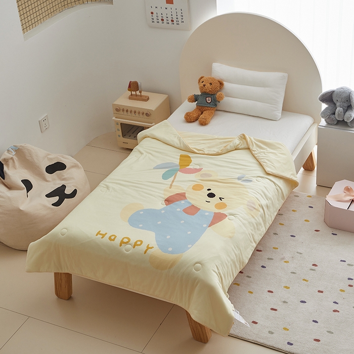 91家纺网 家纺一手货源 找家纺 荷马之梦 2025新款大版针织棉凉感丝AB版大豆儿童夏被 风车小熊