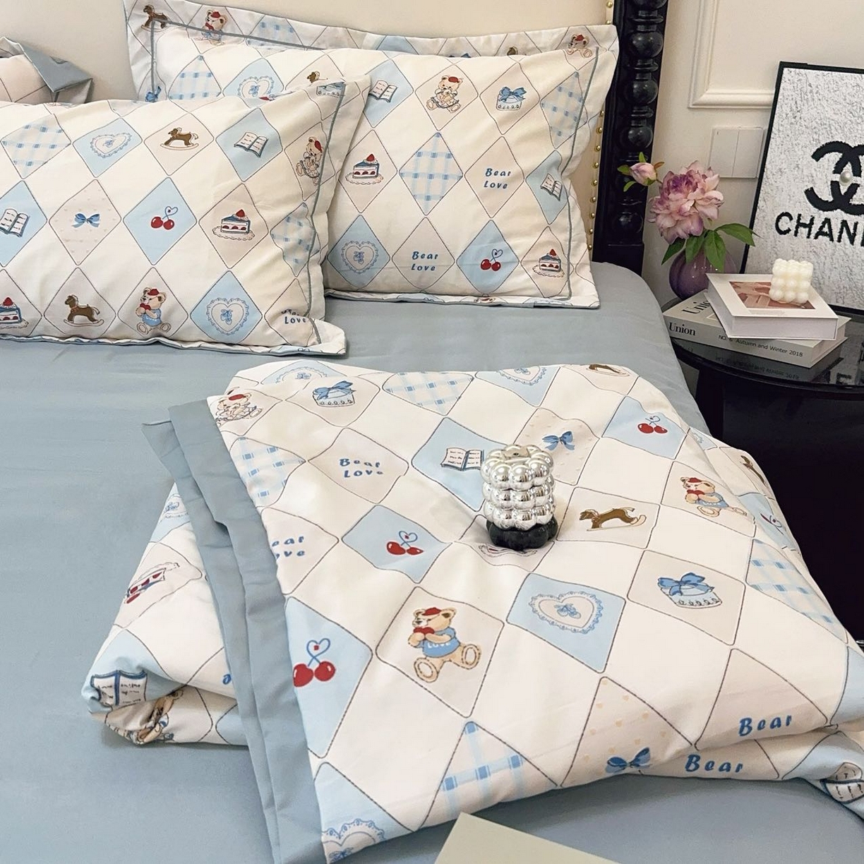 91家纺网 家纺一手货源 找家纺 兜米家居 2025新款水洗天丝夏被四件套 菱格小熊