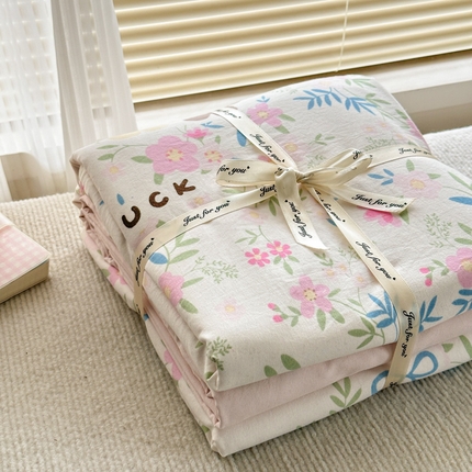 91家纺网 家纺一手货源 找家纺 冕悠家纺 2025新款A类高克重糯叽叽超柔糯水洗棉印花四件套 熊熊花语