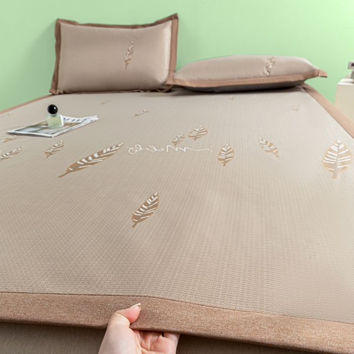 91家纺网 家纺一手货源 找家纺 阿亮家居 2025新款凉席碳光席冰丝席三件套 叶语芊芊-咖