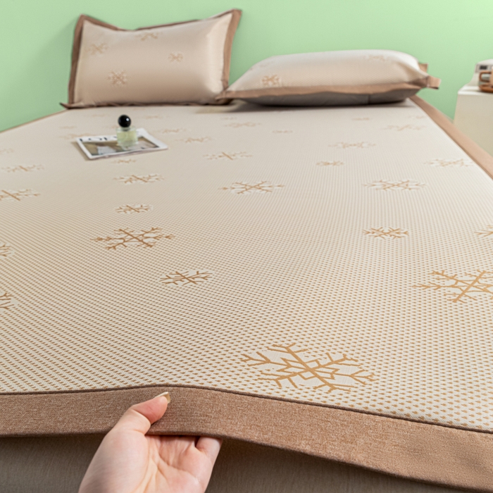 91家纺网 家纺一手货源 找家纺 阿亮家居 2025新款凉席碳光席冰丝席三件套 雪花-咖色