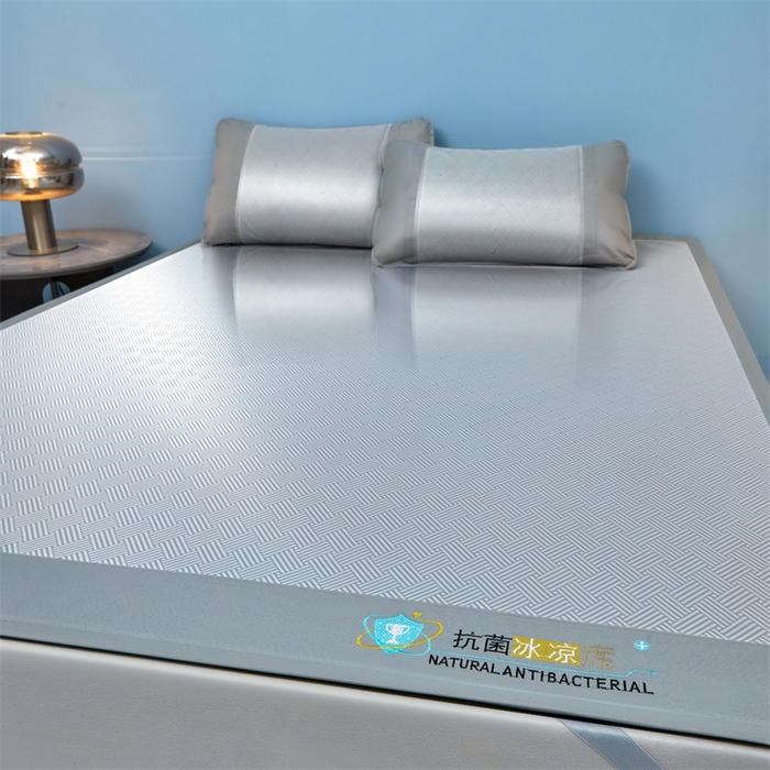 91家纺网 家纺一手货源 找家纺 阿亮家居 2025新款凉席抗菌刺绣可水洗碳光冰丝席包边无纺布冰丝席 思绪 绅士灰-床席款