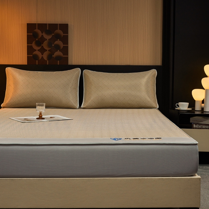 91家纺网 家纺一手货源 找家纺 小萌虎 2025新款碳光抗菌冰丝凉席床笠 饼干花-咖