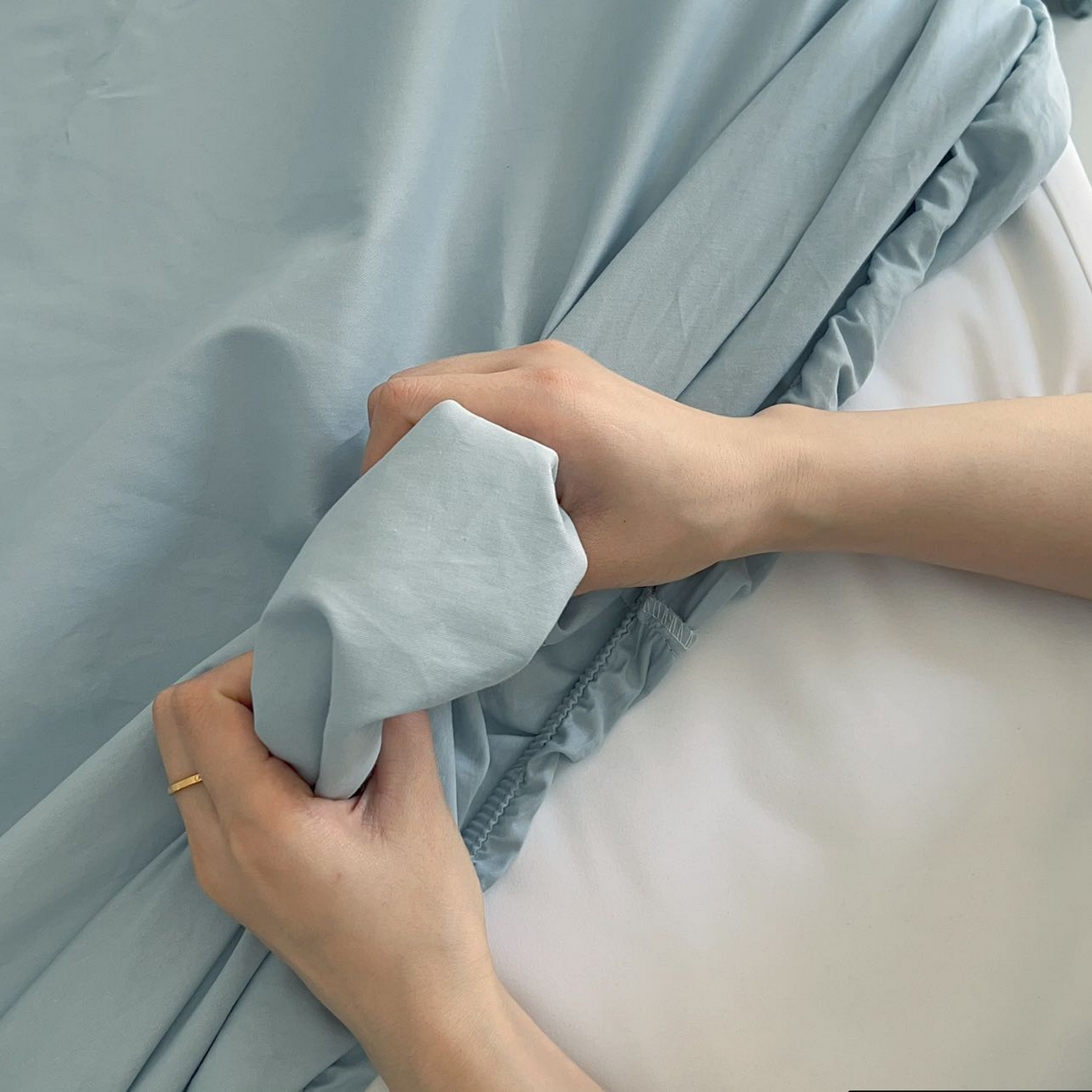 91家纺网 家纺一手货源 找家纺 兜米家居 2025新款纯色全棉床笠 静湖蓝