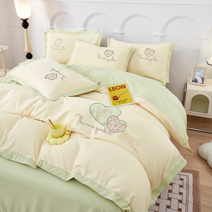 91家纺网 家纺一手货源 找家纺 卡迪亚家纺 2025新款加厚柔肤棉贴布绣宽边双拼刺绣四件套-满心花园 满心花园-抹茶绿