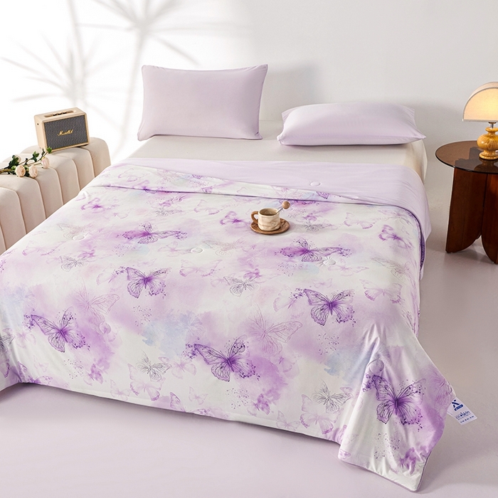 91家纺网 家纺一手货源 找家纺 缔锦家纺 2025新款凉感丝印花夏被 蝶恋-香芋紫