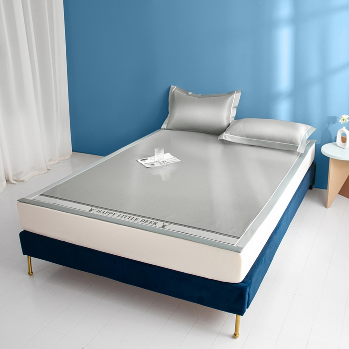 91家纺网 家纺一手货源 找家纺 阿亮家居 2025新款A类母婴级1800D碳光小鹿冰丝席凉席 冰川灰