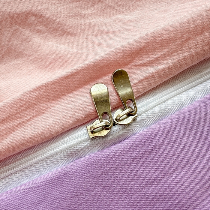 91家纺网 家纺一手货源 找家纺 冕悠家纺 2025新款A类105克超柔褶皱水洗棉拼色四件套 樱花粉+丁香紫