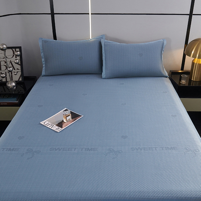 91家纺网 家纺一手货源 找家纺 梵克保罗 2025新款7A抗菌母婴级纯乙纶PE刺绣凉感丝豆豆席 床笠花边款 花边床笠爱心蝴蝶结-蓝