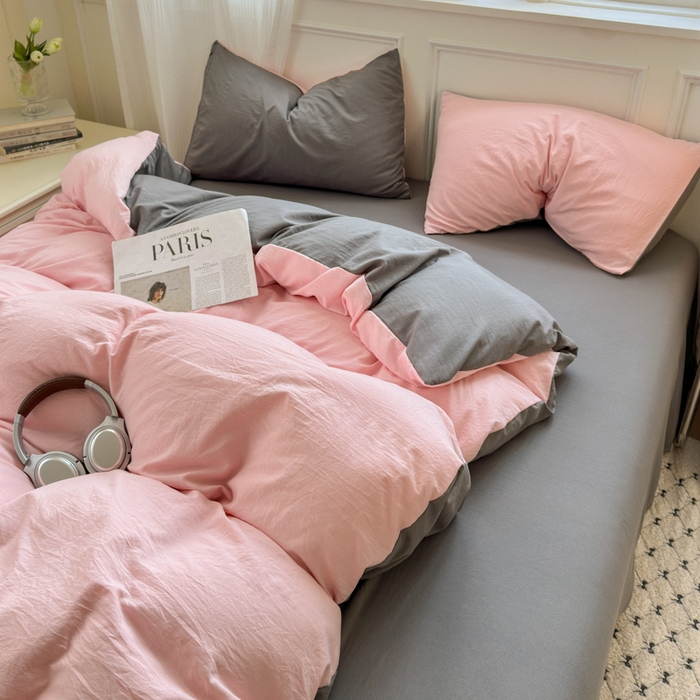 91家纺网 家纺一手货源 找家纺 冕悠家纺 2025新款A类105克超柔褶皱水洗棉拼色四件套 樱花粉+岩灰